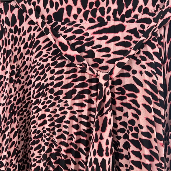 TOPSHOP Pleated skirt leopard print pink/ black/navy. - Picture 4 of 5